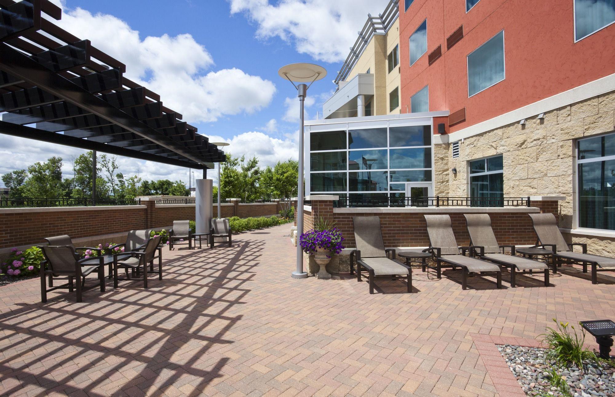 Courtyard Minneapolis Arbor Lakes Hotel 3*