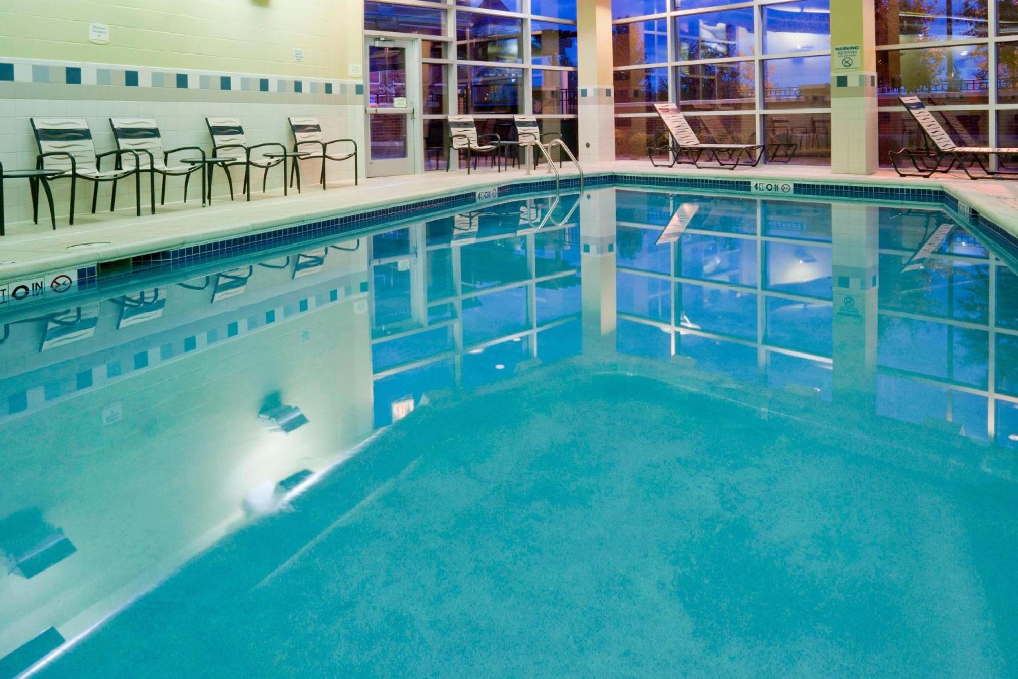 Courtyard Minneapolis Arbor Lakes 3*