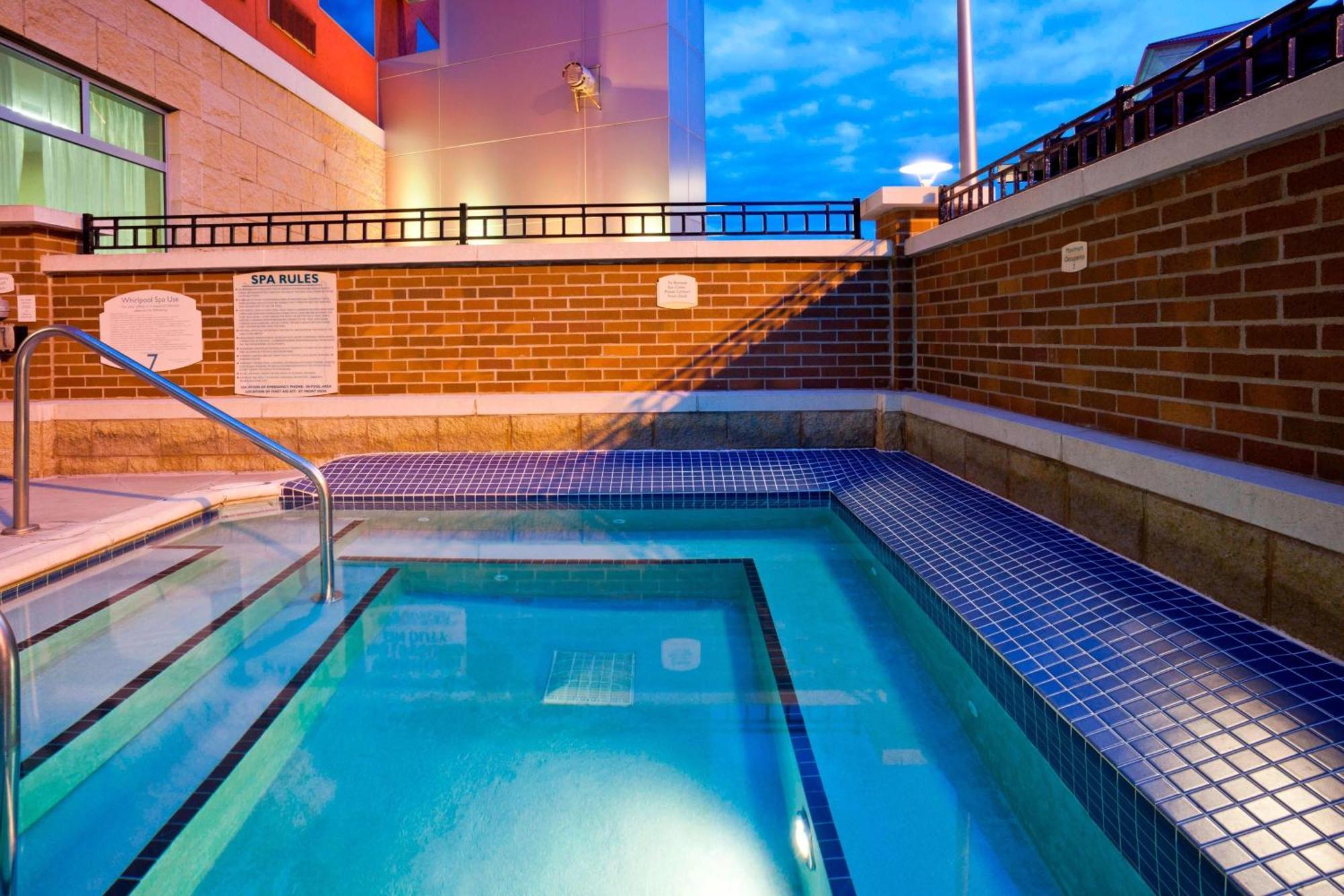 Courtyard Minneapolis Arbor Lakes Hotel 3*