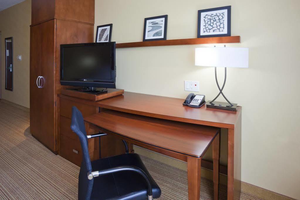 Courtyard Minneapolis Arbor Lakes 3* Maple Grove